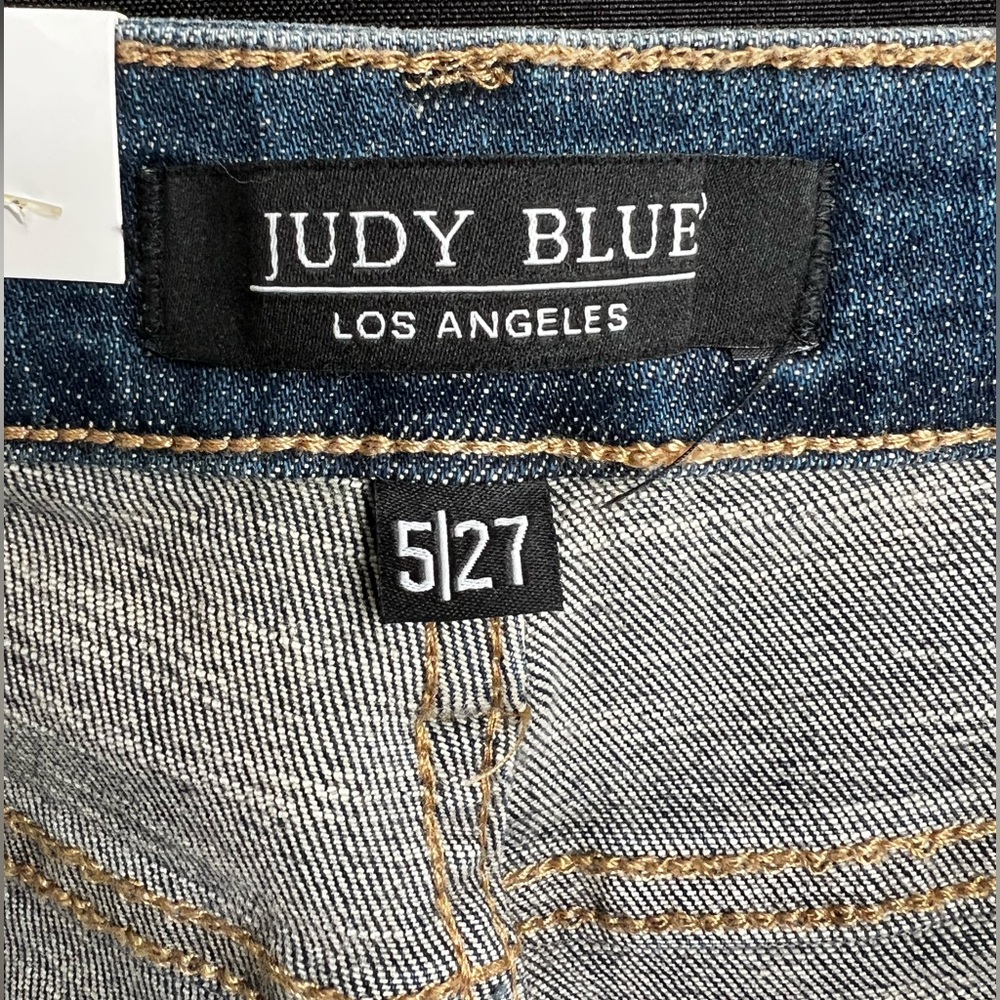 π π NWT Judy Blue Distressed Capri Fit Jeans | Size 5/27 - Picture 3 of 13